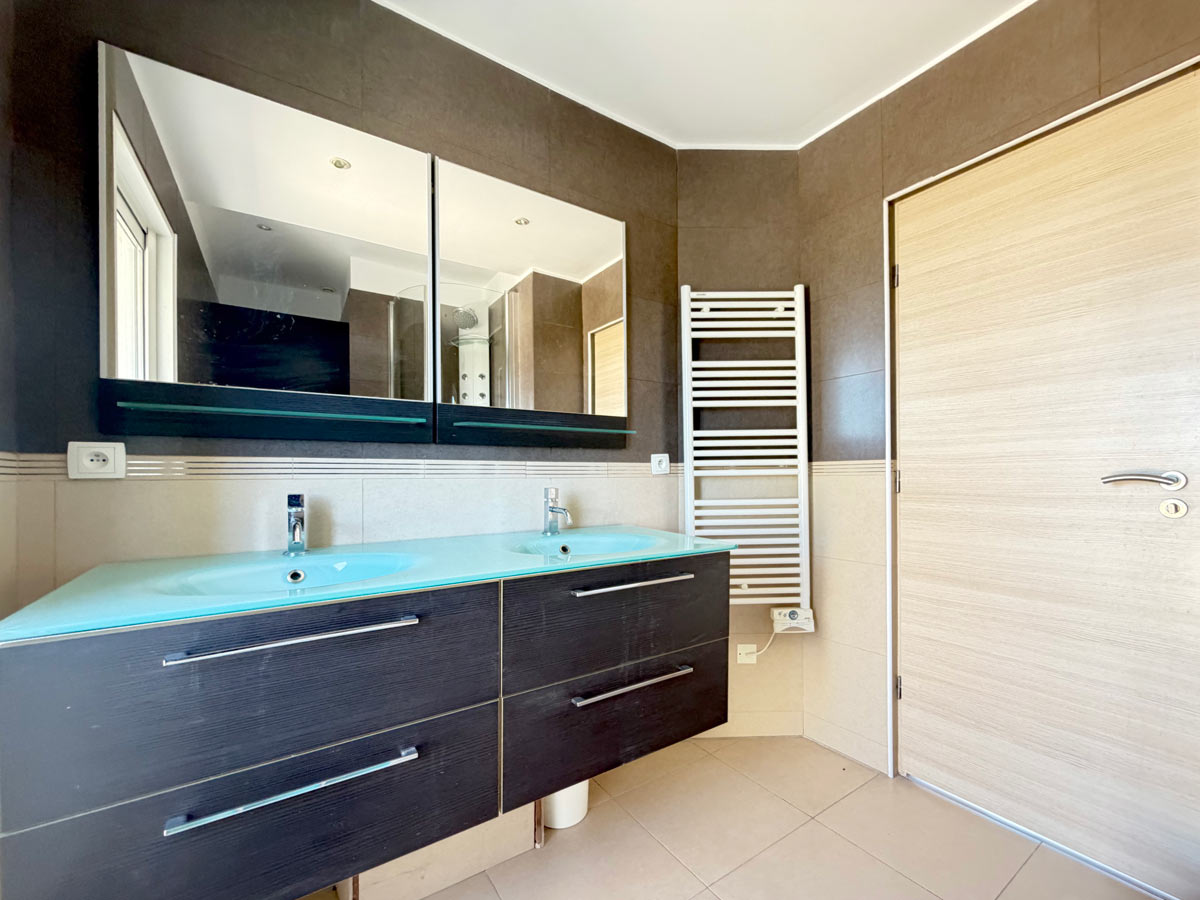 Salle de bains principale