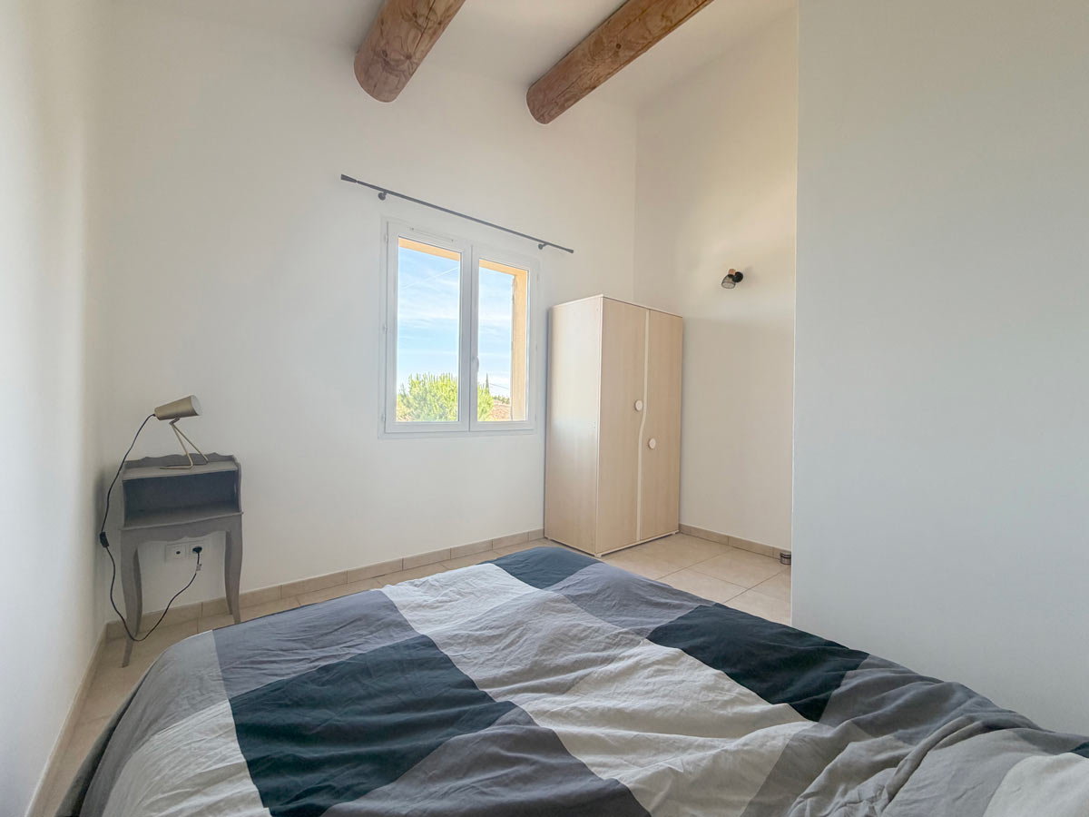 Chambre 2 — vue fenêtre