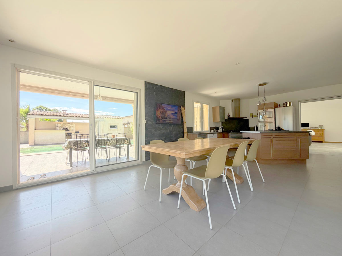 Salle à manger — vue terrasse